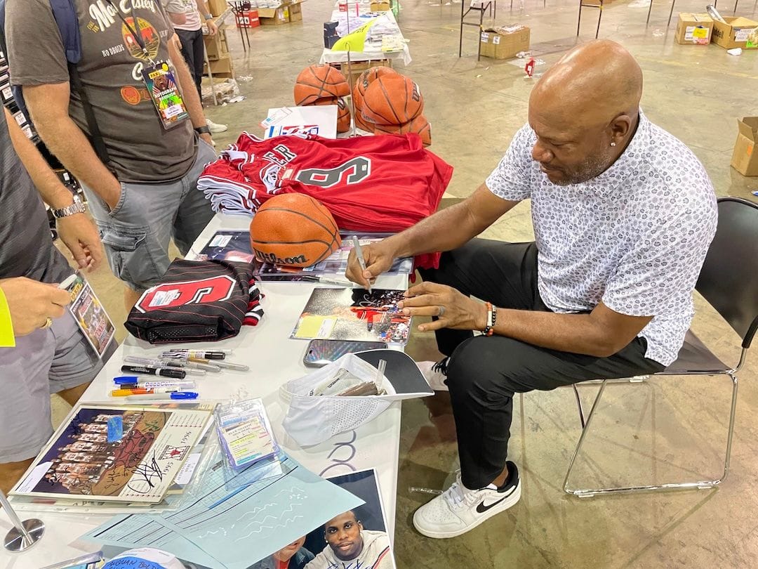 Direct Sporslink Secured Ron Harper For His National Sports Collectors Autograph Session
